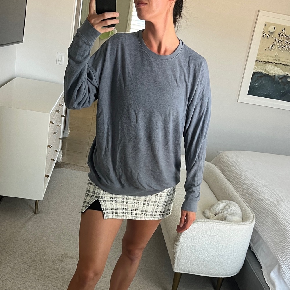 Alo soho pullover long sleeve crewneck in steel blue